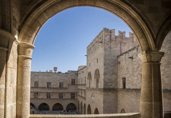 Palacio en el casco antiguo de Rodas —  Fotos de Stock