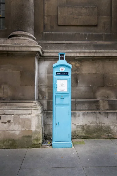 Blauer Polizeitelefon, London, Großbritannien — Stockfoto