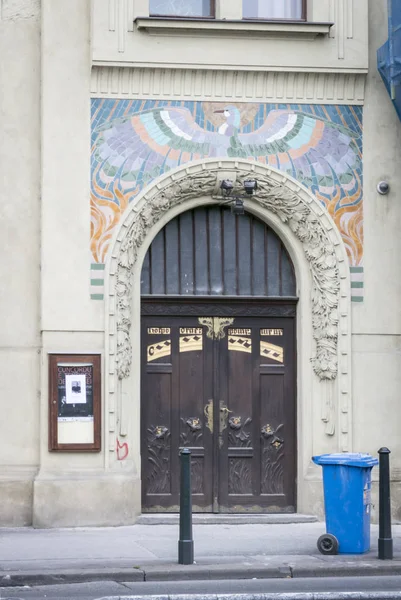 装饰艺术门在布拉格，捷克共和国 — 图库照片