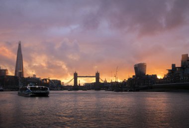 Sunset Tower Bridge Londra silüeti