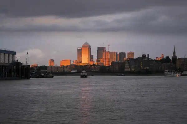 Canary Wharf al atardecer — Foto de Stock