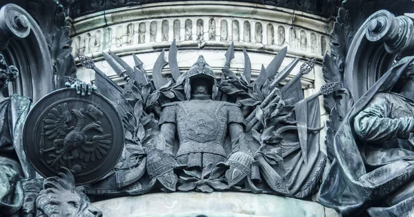 Detail van monument op St. Isaac's Square, St Petersburg, Rusland — Stockfoto