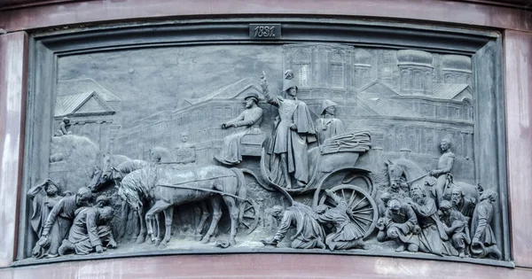 聖イサク広場、サンクトペテルブルク、ロシア記念碑の詳細 — ストック写真