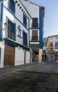 Çarpık mimarisi, beklediği, İspanya