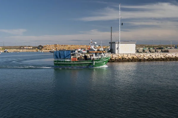 Pequeno Barco Pesca Verde Água Lagos Portugal — Fotografia de Stock