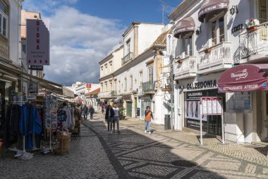 Albufeira, Algarve, Portekiz 'de sokak manzarası