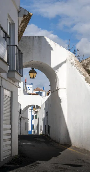 Vista Una Calle Estrecha Con Arcos Albufeira Algarve Portugal — Foto de Stock