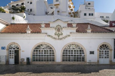 Albufeira 'daki eski Algarve, Portekiz' deki eski elektrik santrali binasında sanat galerisi.