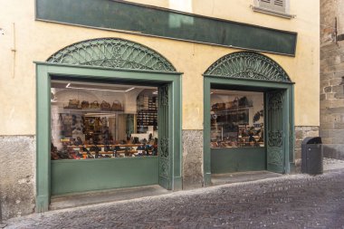 Eski Bergamo şehrinde bir vitrin, İtalya, Avrupa