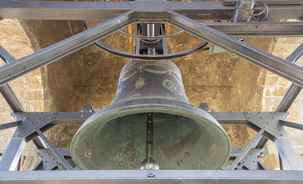 İtalya 'nın Bergamo kentindeki Civic Tower' da antik bir çan.