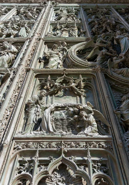 Detalhe Relevo Porta Ornamentada Catedral Milão Itália — Fotografia de Stock
