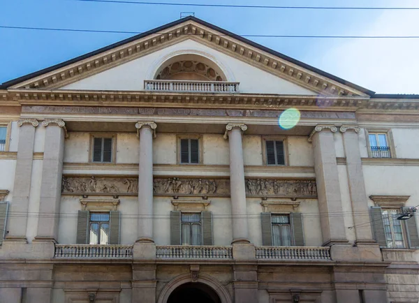 Фасад Будинку Палаццо Сербеллоні Мілані Італія — стокове фото