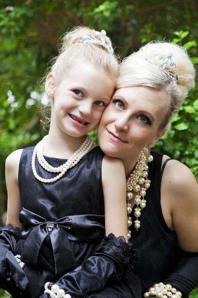 Elegante moeder & dochter Stockfoto