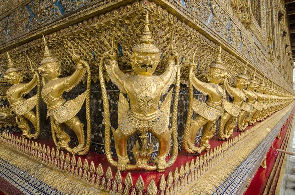 Goden Garuda Templo Buda Esmeraldo Wat Phra Kaew Bangkok Tailândia Fotos De Bancos De Imagens