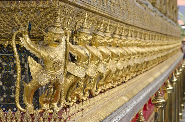 Goden Garuda Templo Buda Esmeraldo Wat Phra Kaew Bangkok Tailândia Imagens De Bancos De Imagens Sem Royalties