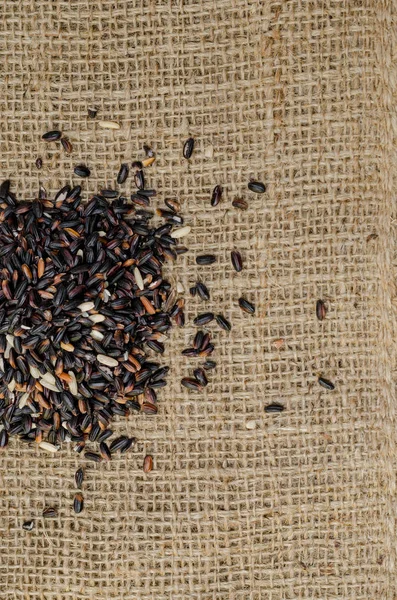 Arka plan metni için çuval torbasıüzerinde siyah pirinç