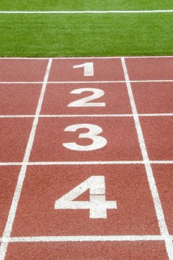 Futbol stadyumu numaralarını 1,2,3 ve 4 yarış izlemek.