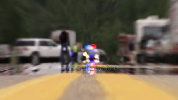 Zoom de escena de accidente en ángulo bajo — Vídeo de stock