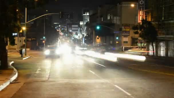 Streetside noite carros timelapse — Vídeo de Stock