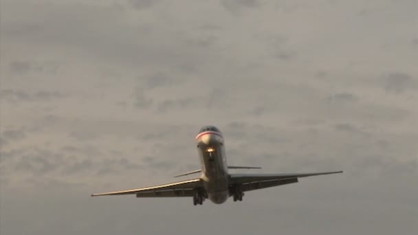 大型飞机飞过慢 — 图库视频影像