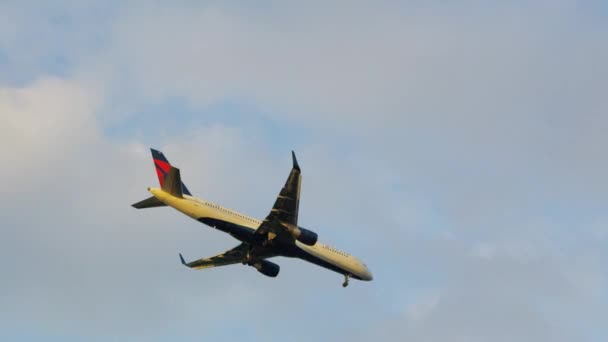 Landehöhe der Flugzeuge — Stockvideo