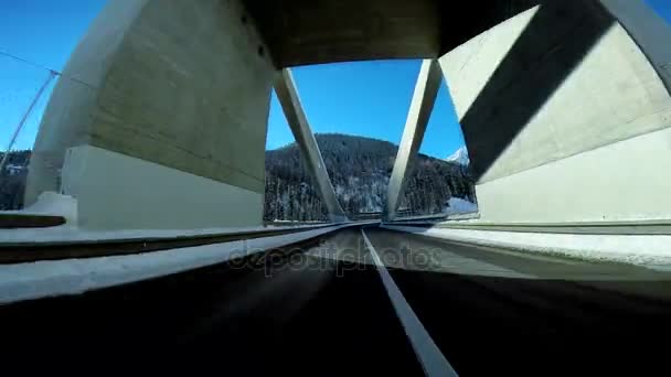 Carretera calle conducción coche a bordo vista puente moderno transporte — Vídeo de stock