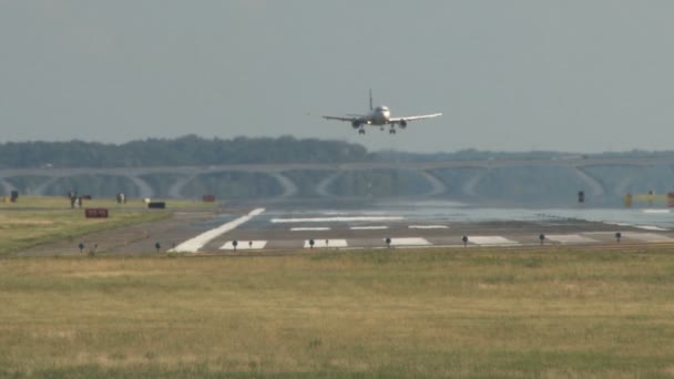 Plane landing onto runway slowly — Stock Video