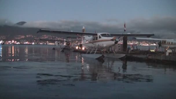 Letadlo nečinnosti ve Vancouveru bay — Stock video