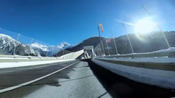 Vista a bordo carretera calle conducción coche perspectiva transporte — Vídeo de stock