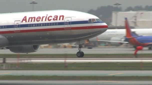 Lax plane arriving — Stock Video