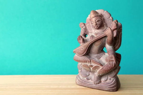 Hindu tanrıçası Sarasvati 'nin heykeli. Bilgi ve bilgelik tanrıçası Saraswati 'dir..