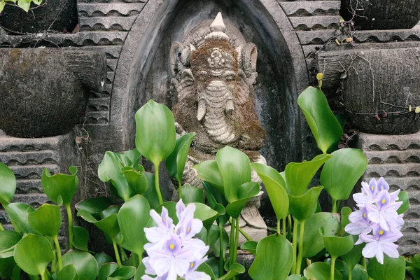 Una Antigua Escultura Del Dios Ganesha Altar Calle Ubud Bali — Foto de Stock