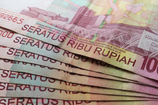 Fan Hunderttausendster Indonesischer Banknoten Auf Grauem Hintergrund — Stockfoto