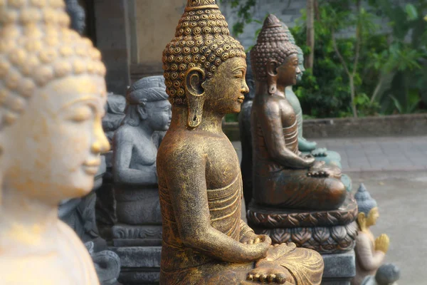 Статуї Будди Сидять Положенні Лотоса — стокове фото
