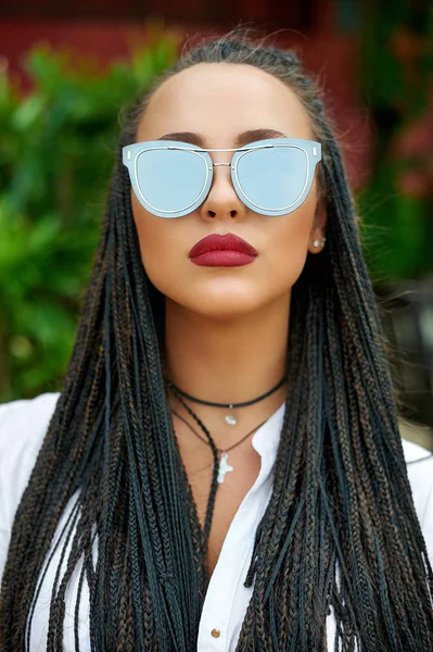 Woman in sunglasses - close up portrait — Stock Photo, Image