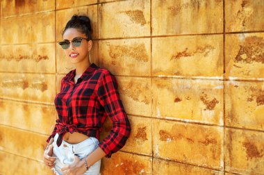 Fashion portrait of stylish beautiful woman in sunglasses