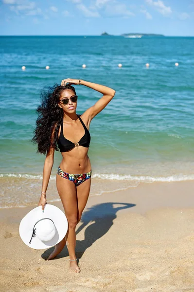 Full length portrait of beautiful brunette woman in black bikini — Stock Photo, Image