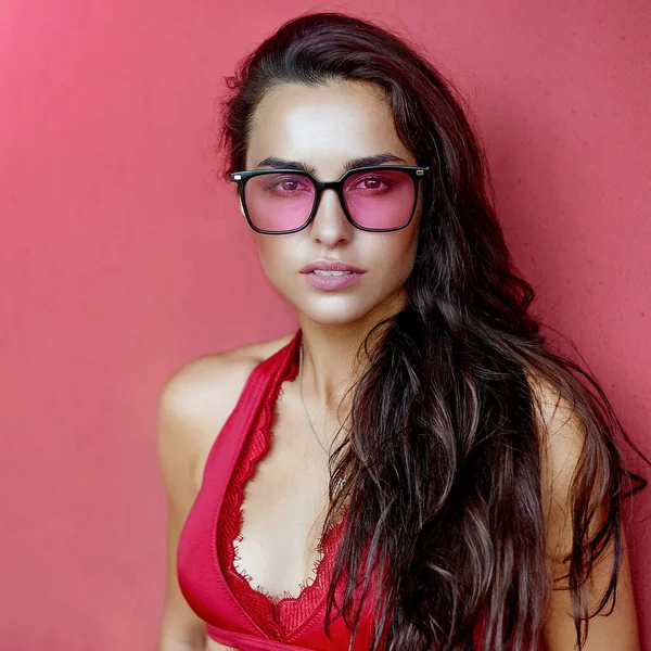 Hermosa Mujer Morena Gafas Sol Retrato Verano Aire Libre Cerca —  Fotos de Stock