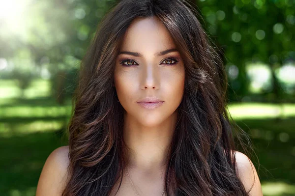 Vacker Kvinna Ansikte Med Perfekt Hud Närbild — Stockfoto
