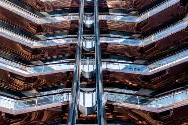New York, Ny, Usa - 16.09.2019: Midtown Manhattan West, Nyc 'te mimar Thomas Heatherwick tarafından tasarlanan Hudson Yards Merdiveni olarak da bilinen Vessel' in içinden ayrıntılar
