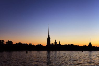 Peter ve Paul fortress ve gündoğumu, Saint-evde beslenen hayvan Neva Nehri'nde