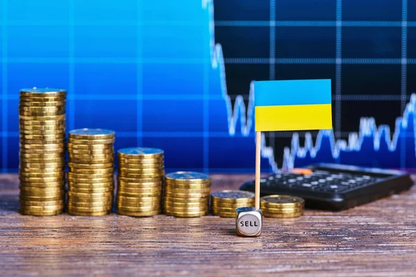 Downtrend yığınları altın sikke, Ukrayna, zar küp bayrağı bir