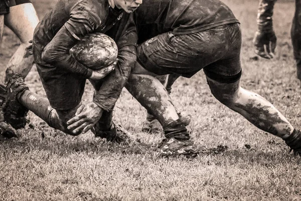 Muddy Rugby Tackle — Stock Photo, Image