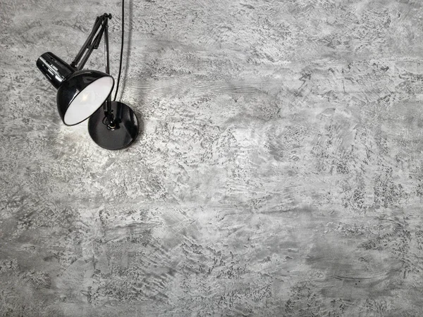 Настенная лампа на сером фоне Лицензионные Стоковые Фото