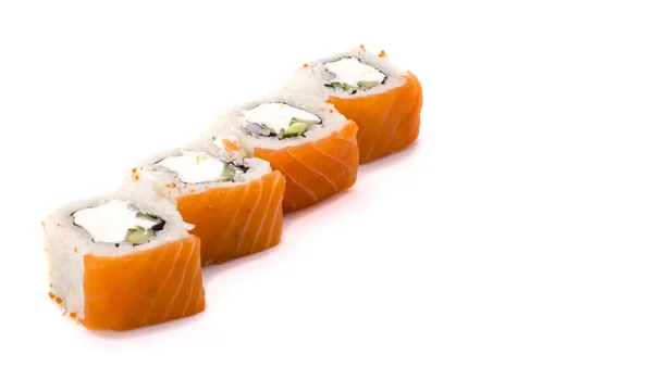 Finom friss sushi tekercsek lazaccal és Philadelphia sajttal fehér alapon — Stock Fotó