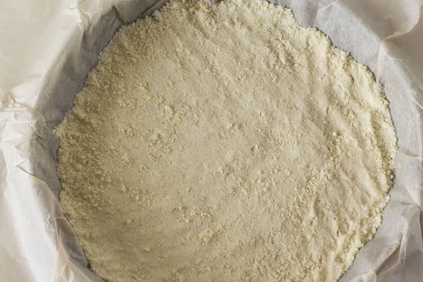 Metta Pasta Frolla Friabile Pronta Una Forma Pergamena — Foto Stock