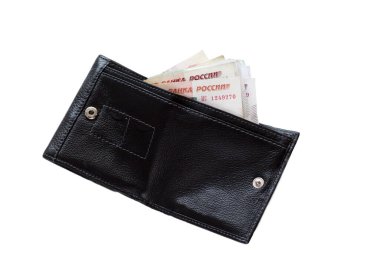 Beyaz arka planda izole edilmiş Rus rublesi olan siyah cüzdan..