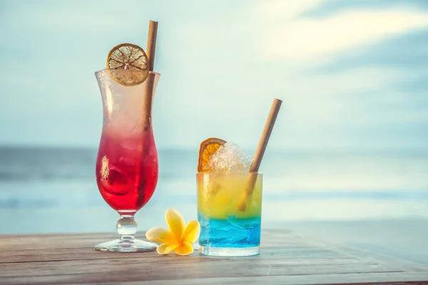 Cocktail met uitzicht op de Oceaan — Stockfoto