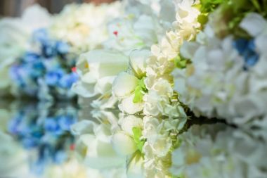 Çiçek decortion tablo. Yansıması ile yakın çekim