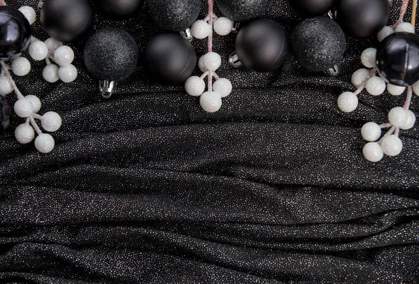 スタイリッシュな黒いクリスマスお祝い黒クリスマス装飾 — ストック写真